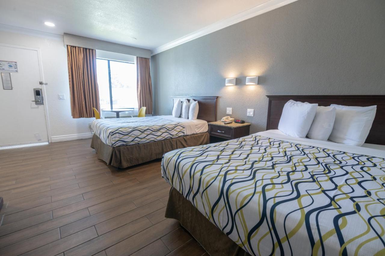 Hospitality Inn San Bernardino Buitenkant foto